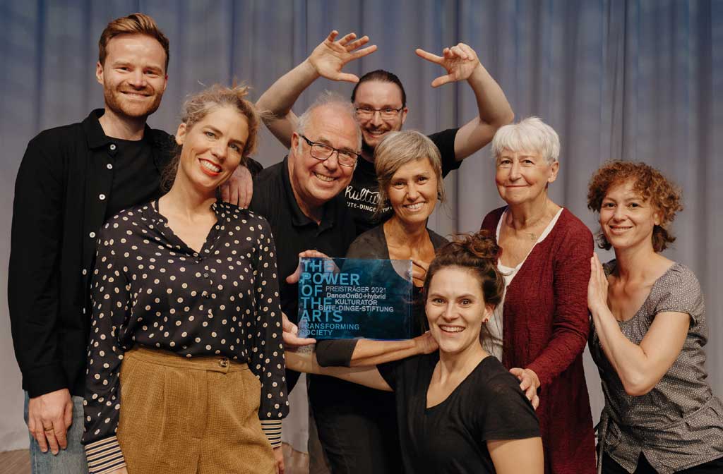 Auszeichnungen von DanceOn60+ mit dem Preis vPower of the Arts 2021 für das zeitgenössische Tanzprojekt für Senior:innen